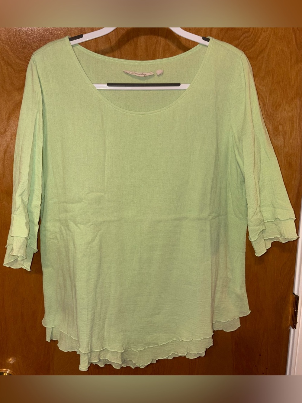 Soft Surroundings lime green crinkle gauze scoop neck top Size Medium ruffles